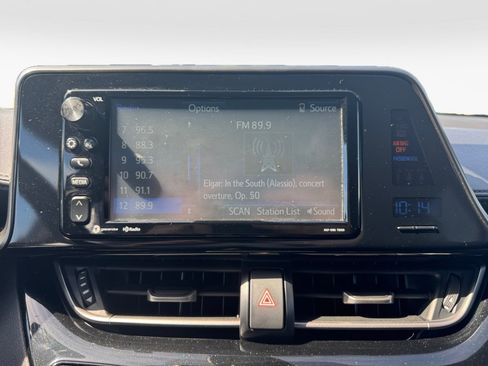 Used 2018 Toyota C-HR XLE FWD image 21