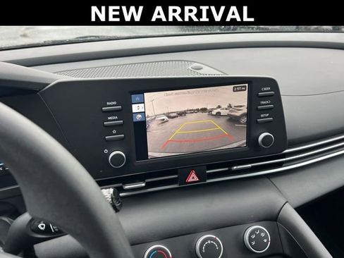 Certified 2025 Hyundai Elantra SE image 22