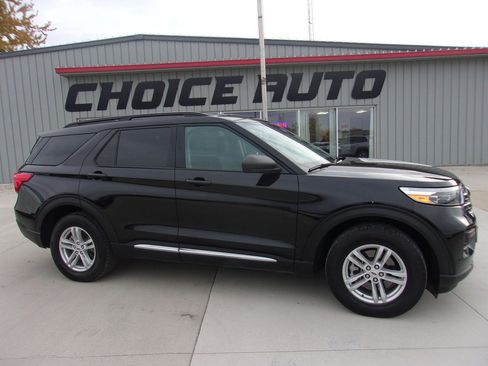 Used 2023 Ford Explorer XLT w/ Class IV Trailer Tow Package image 2