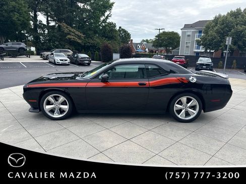 Used 2019 Dodge Challenger R/T w/ Cold Weather Group RWD image 4