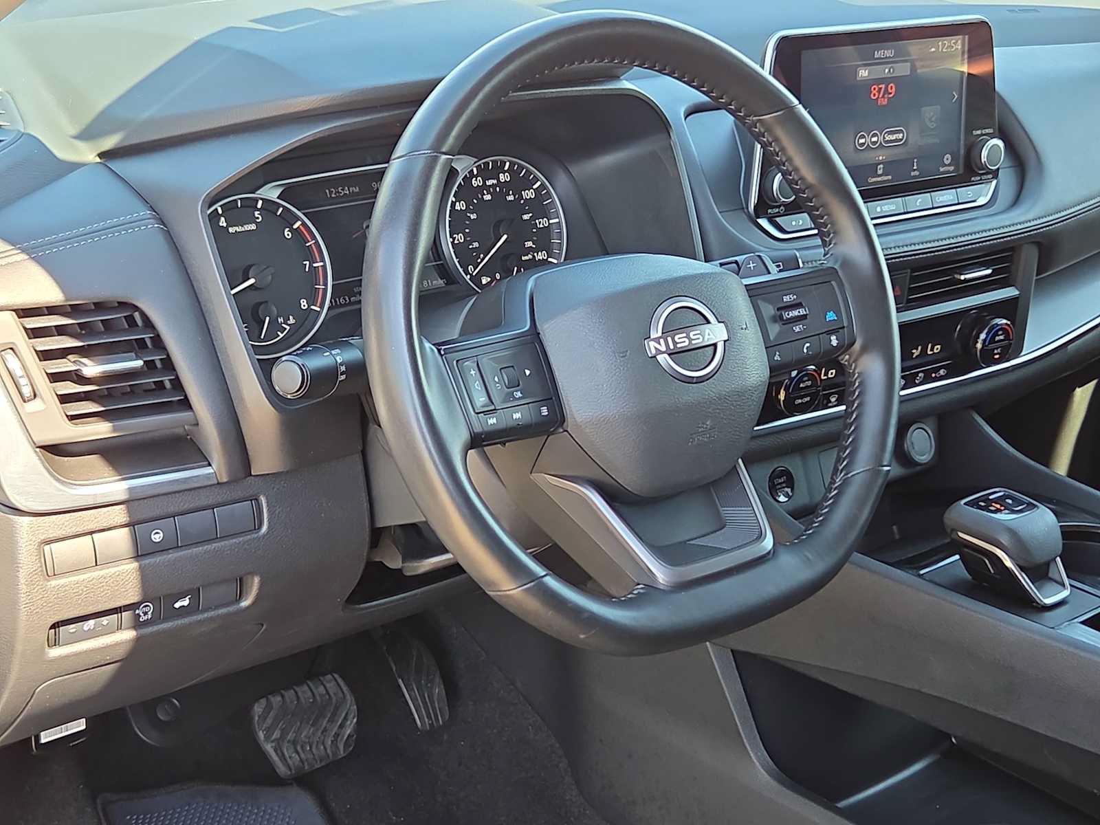 Used 2025 Nissan Rogue SV FWD image 9
