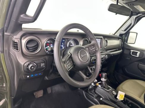 Used 2023 Jeep Wrangler Unlimited image 12