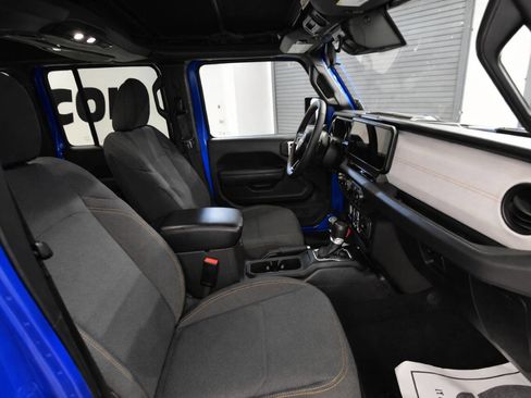 Used 2024 Jeep Wrangler Unlimited w/ Convenience Group AWD/4WD image 19