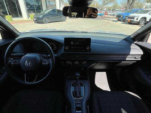 Used 2025 Honda HR-V Sport image 11