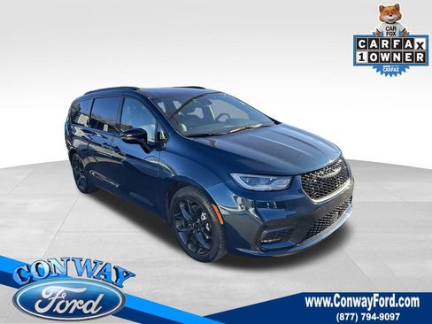 Used 2025 Chrysler Pacifica Limited image 1