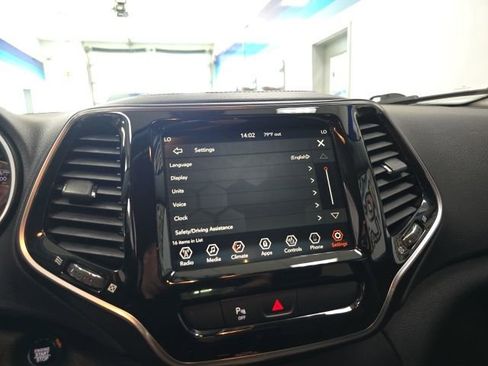 Used 2019 Jeep Cherokee Limited FWD image 20