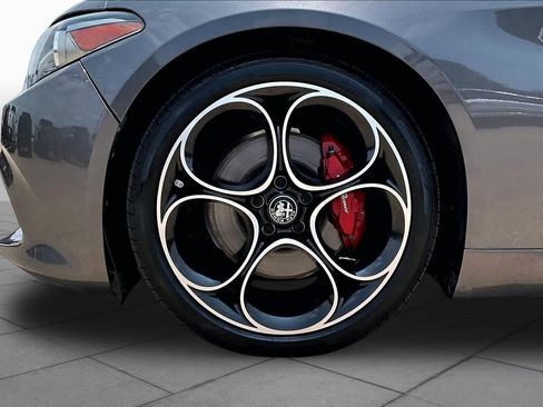 Used 2023 Alfa Romeo Giulia Veloce RWD image 11