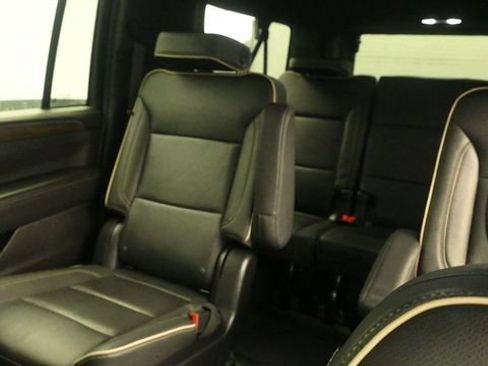 Used 2023 Chevrolet Suburban Premier AWD/4WD image 23