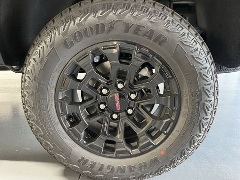 New 2026 GMC Canyon Elevation w/ Convenience Package image 7