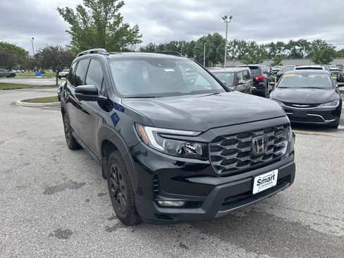 Used 2023 Honda Passport TrailSport image 2