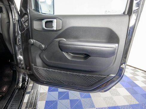 Used 2018 Jeep Wrangler Unlimited Sport image 15