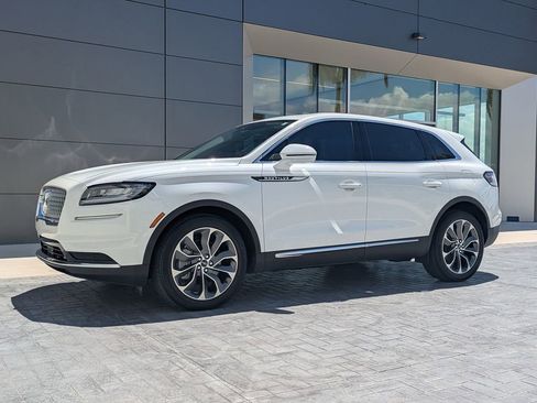 Certified 2023 Lincoln Nautilus Reserve w/ Luxury Package AWD/4WD image 2