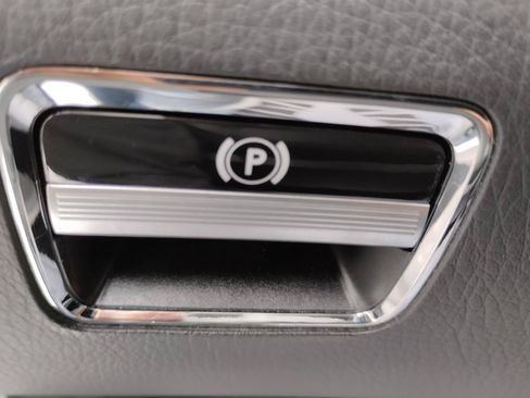 Used 2010 Mercedes-Benz S 550 4MATIC image 18