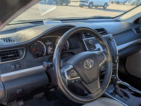 Used 2017 Toyota Camry SE image 10