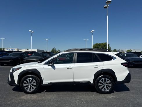 Used 2024 Subaru Outback Premium AWD/4WD image 6