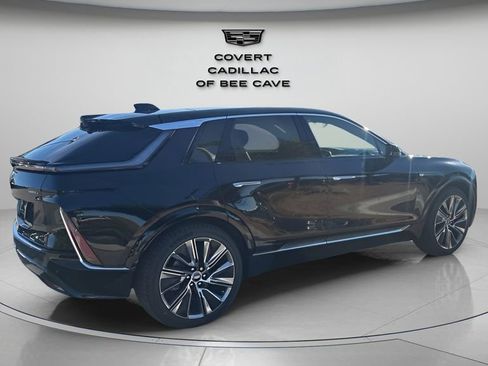 New 2026 Cadillac Lyriq Signature Luxury image 10