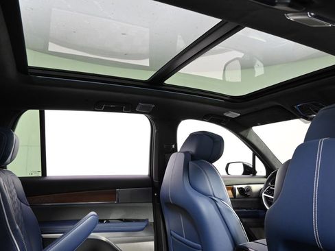 Certified 2026 Cadillac Vistiq Premium Luxury image 17