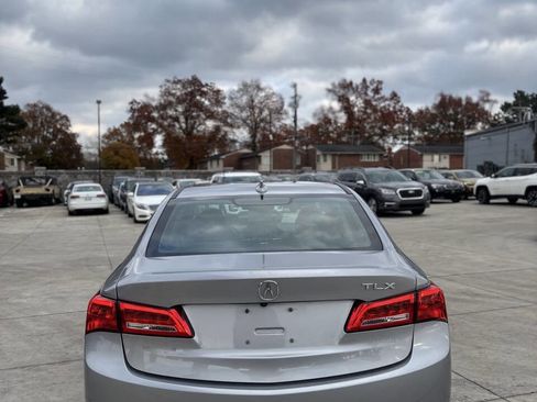 Used 2018 Acura TLX w/ Technology Package FWD image 4