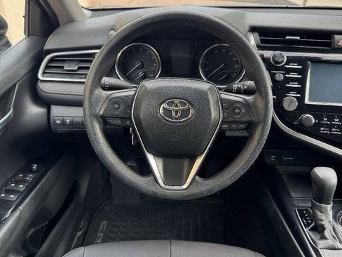 Used 2018 Toyota Camry LE FWD image 18