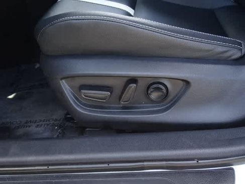 Used 2025 Toyota Camry SE FWD image 17