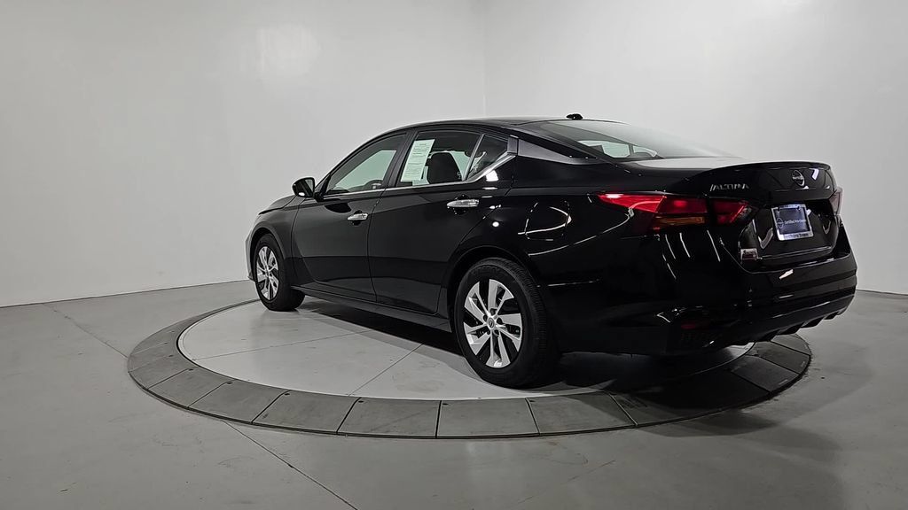 Certified 2025 Nissan Altima 2.5 S FWD image 3