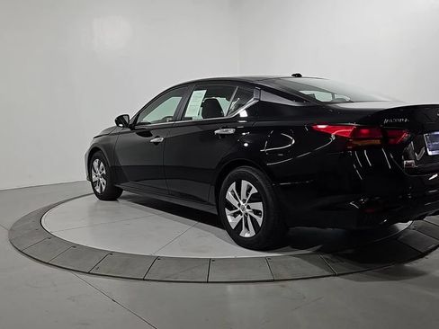 Certified 2025 Nissan Altima 2.5 S FWD image 3