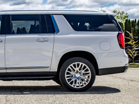 Used 2025 GMC Yukon XL Denali AWD/4WD image 47