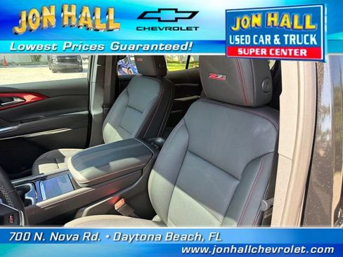 Used 2025 Chevrolet Traverse Z71 w/ Driver Confidence Package AWD/4WD image 19
