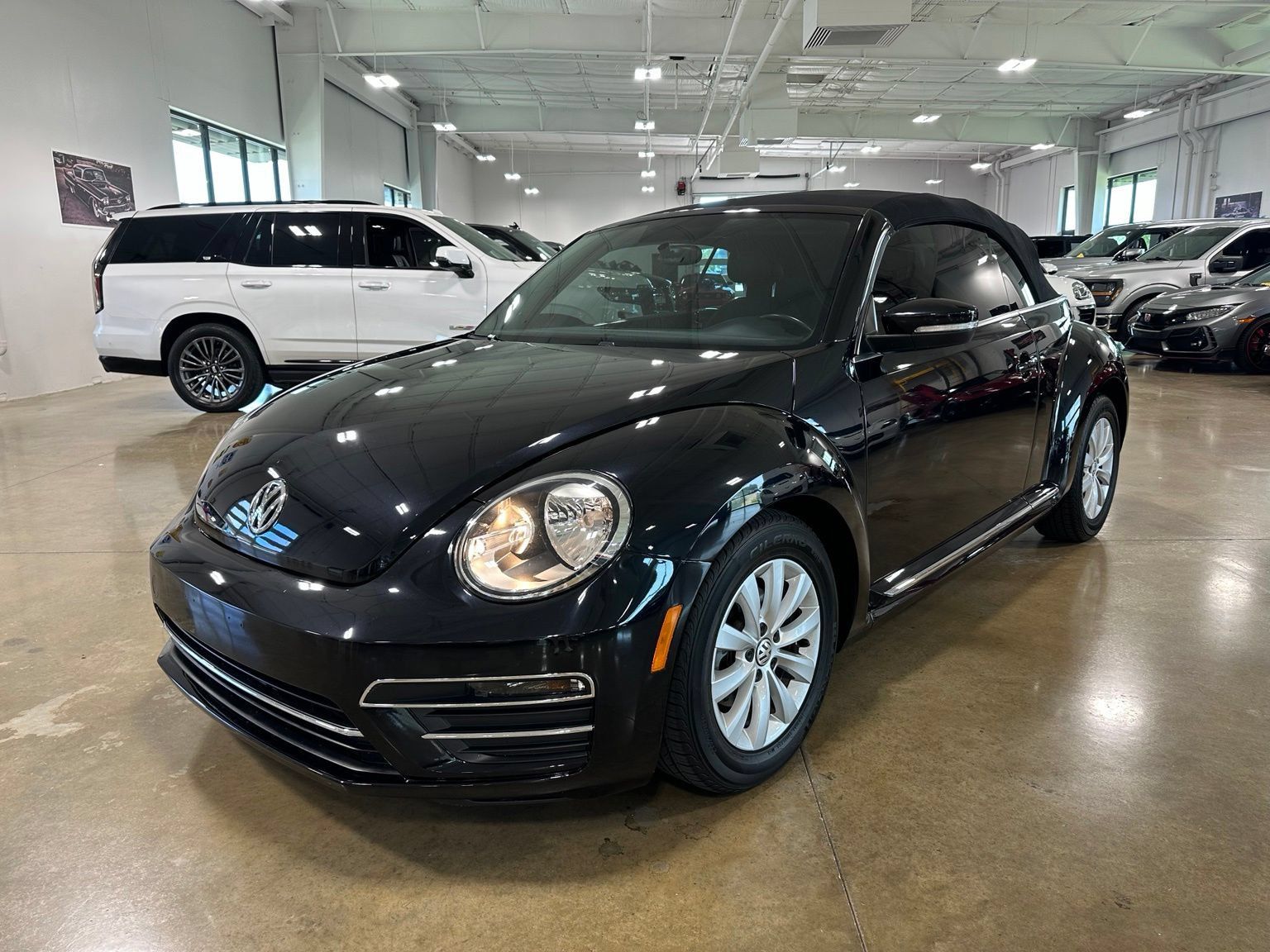Used 2018 Volkswagen Beetle 2.0T SE FWD image 3