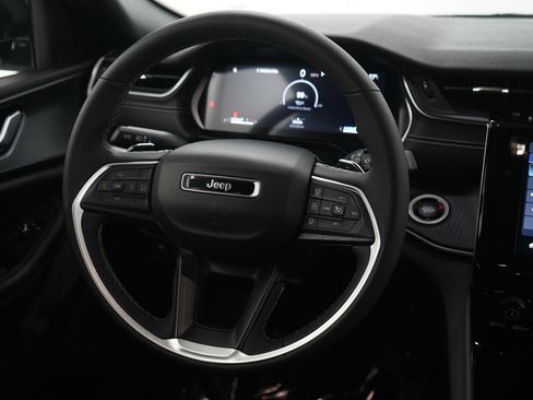 Used 2023 Jeep Grand Cherokee L Laredo image 14