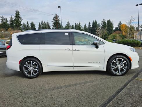 New 2026 Chrysler Pacifica Pinnacle image 9