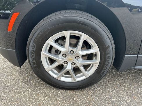 Used 2023 Chevrolet Equinox LS w/ LS Convenience Package image 9