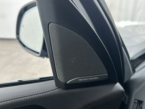 Used 2025 BMW X7 M60i w/ Executive Package image 26