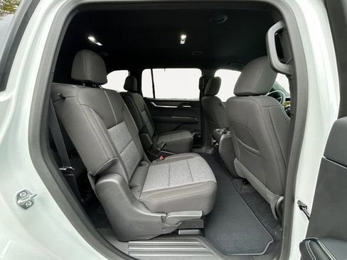 New 2026 GMC Acadia Elevation image 11