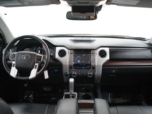 Used 2018 Toyota Tundra Limited w/ Limited Premium Package AWD/4WD image 16