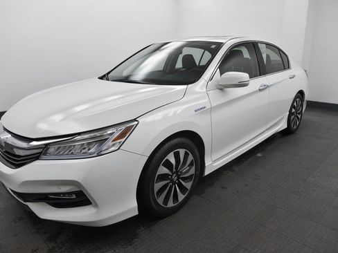 Used 2017 Honda Accord Touring image 3