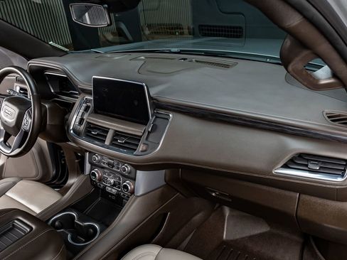 Used 2023 GMC Yukon XL SLT w/ SLT Premium Package image 18