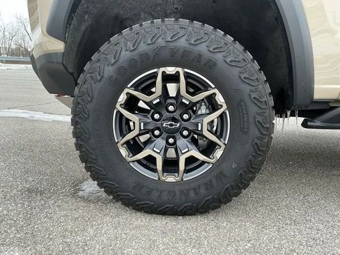 Used 2024 Chevrolet Colorado ZR2 w/ Technology Package image 17