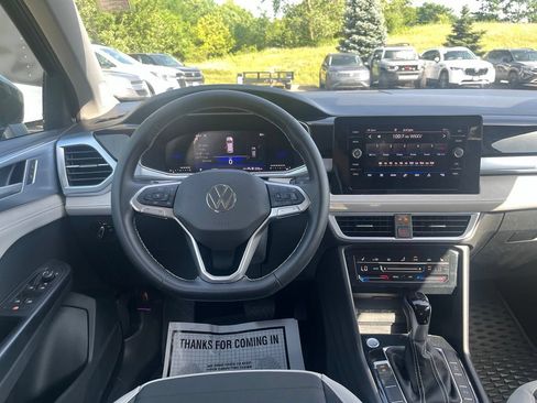 Certified 2025 Volkswagen Taos SE AWD/4WD image 21