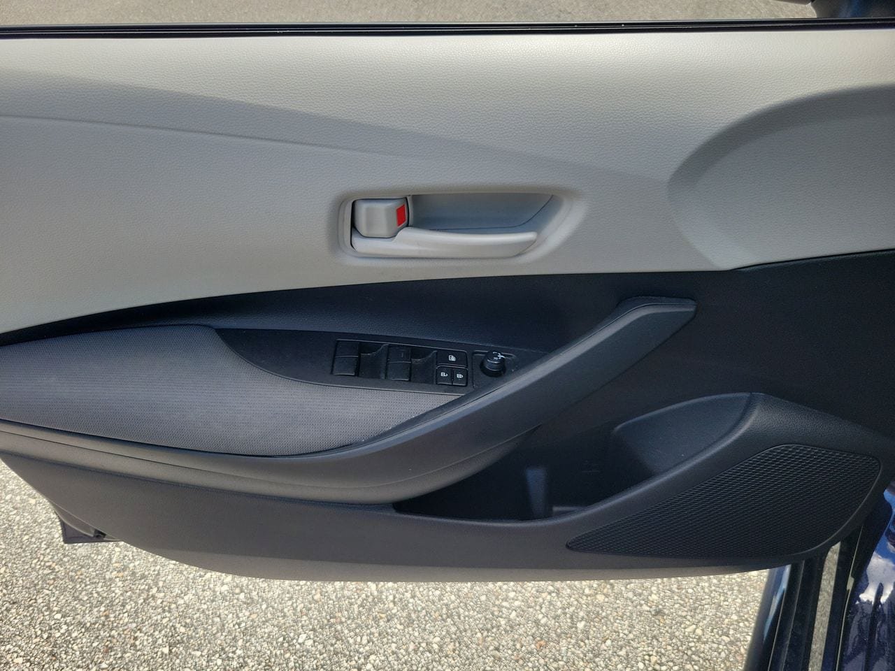 Used 2025 Toyota Corolla LE FWD image 13