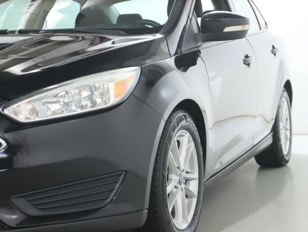 Used 2017 Ford Focus SE FWD image 4