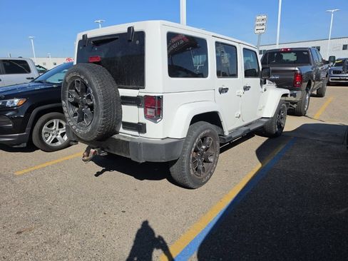 Used 2017 Jeep Wrangler Unlimited Sahara AWD/4WD image 6