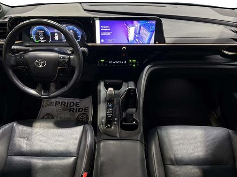 Used 2023 Toyota Crown AWD/4WD image 18