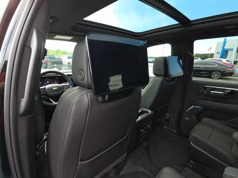 Used 2025 Chevrolet Tahoe High Country AWD/4WD image 28