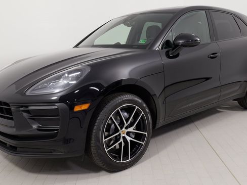 Used 2024 Porsche Macan image 4
