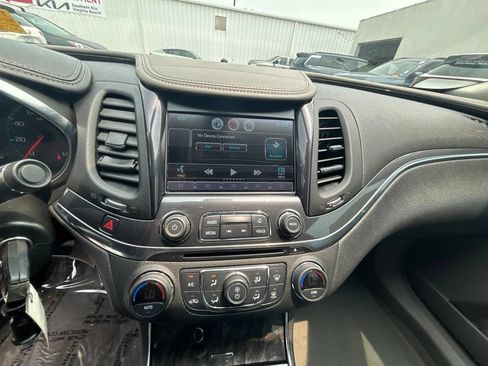 Used 2015 Chevrolet Impala LT FWD image 14