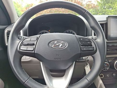 Used 2020 Hyundai Venue SEL w/ Convenience Package FWD image 16