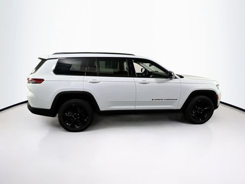 Used 2023 Jeep Grand Cherokee L Limited w/ Black Appearance Package AWD/4WD image 4