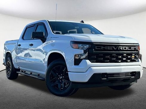 Used 2025 Chevrolet Silverado 1500 Custom image 2