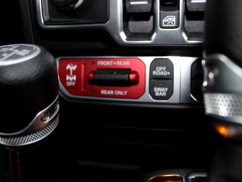 Used 2022 Jeep Wrangler Unlimited Rubicon w/ Cold Weather Group image 19